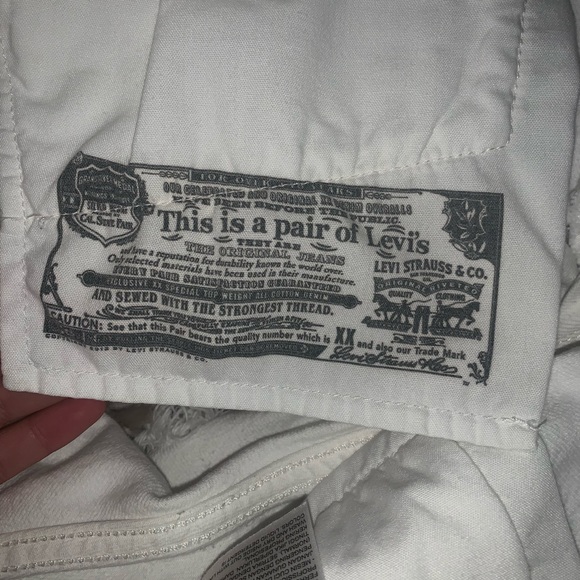 NWOT Levi’s Cutoff Denim Shorts in White - Picture 7 of 8